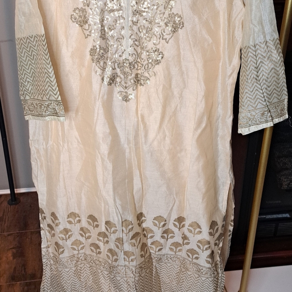 Hand Made Embroided Indian Tunic and Pant Set - Picture 4 of 6